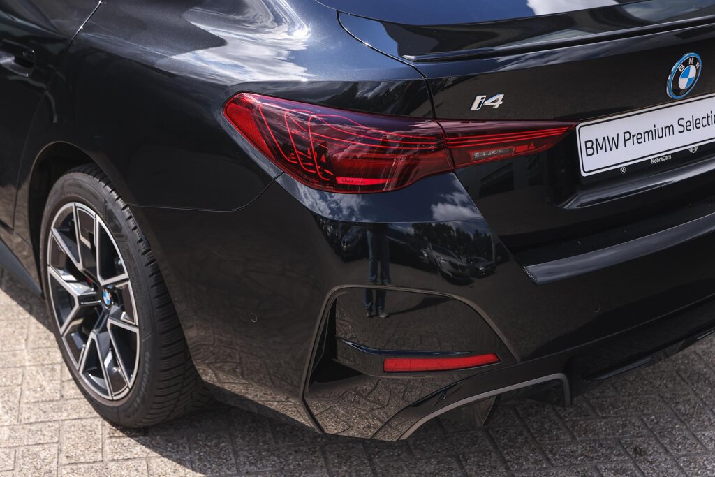 BMW i4 28