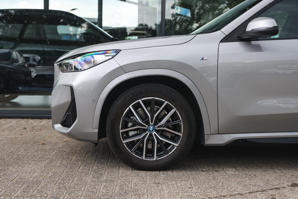 BMW iX1 4