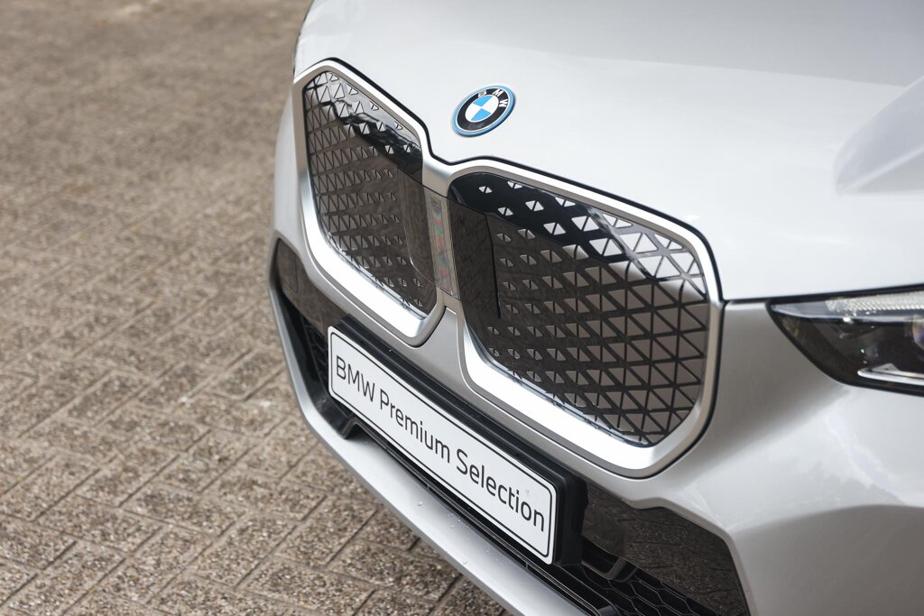 BMW iX1 23