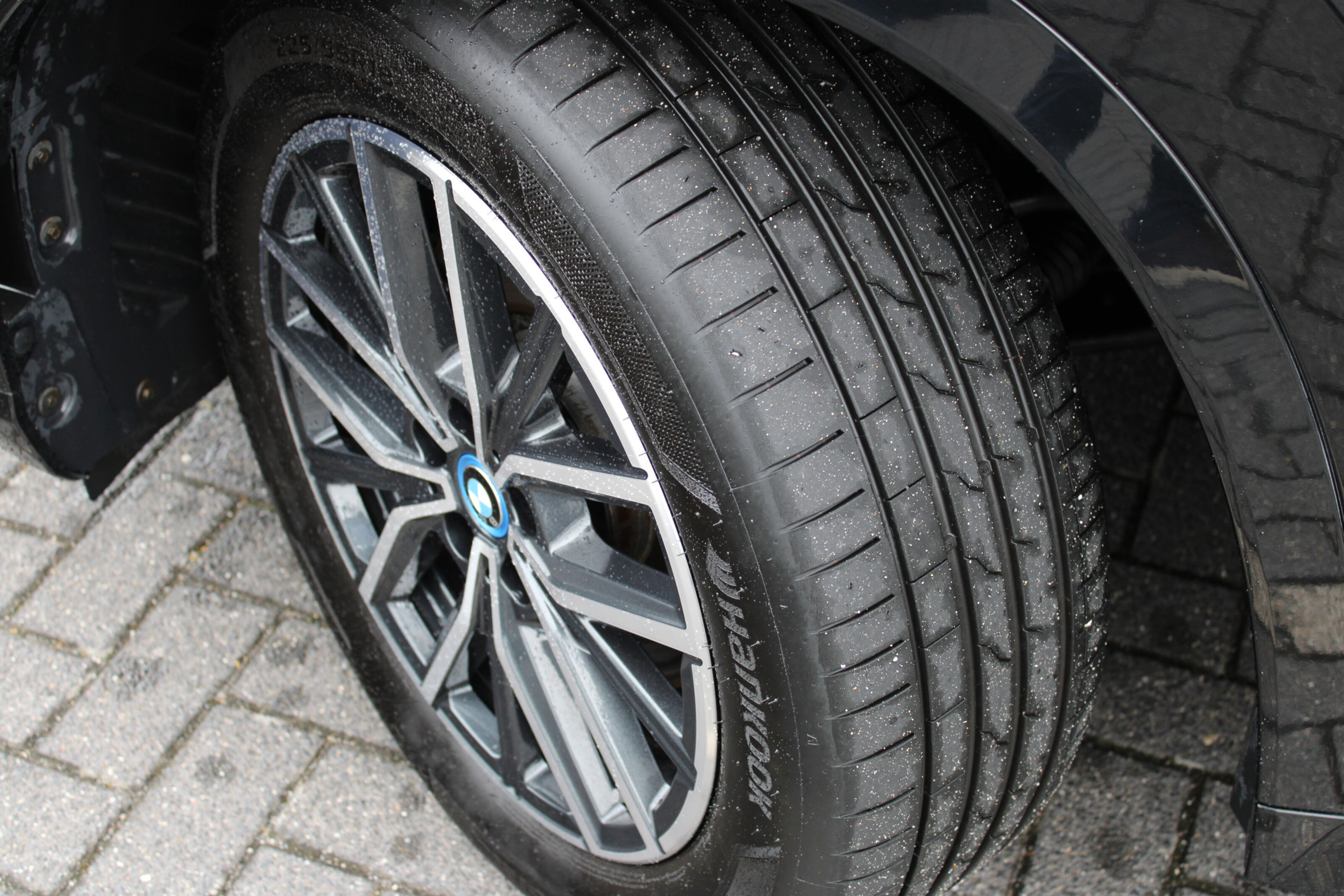 BMW iX1 8