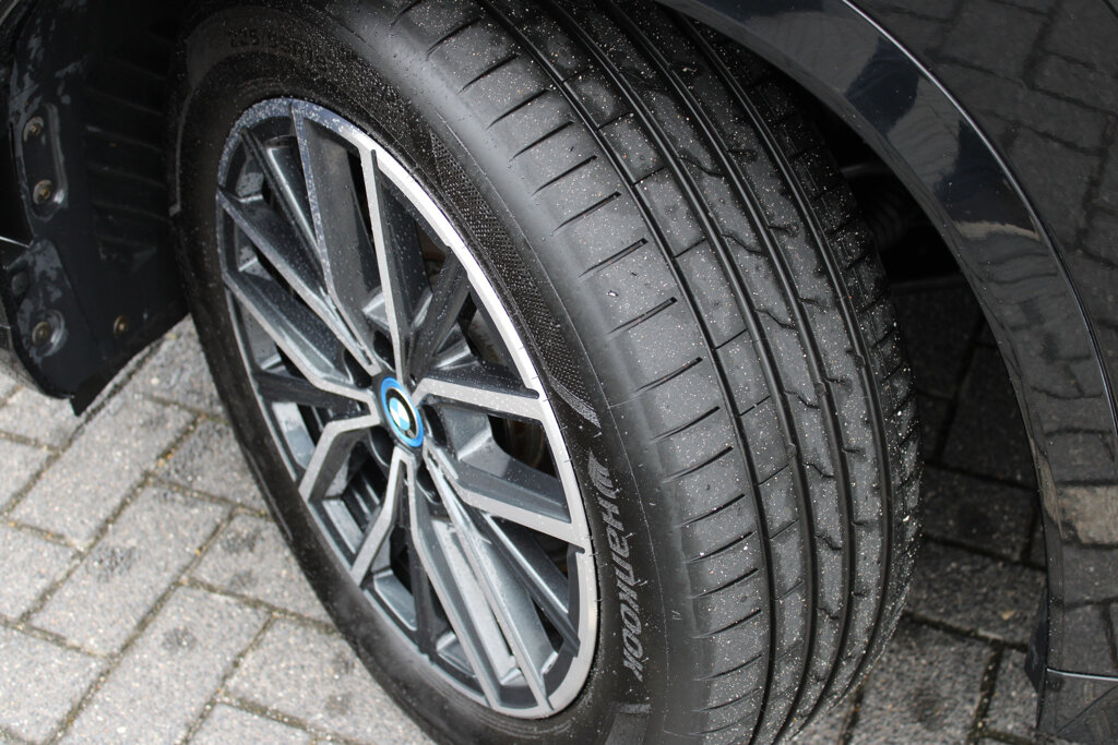 BMW iX1 8