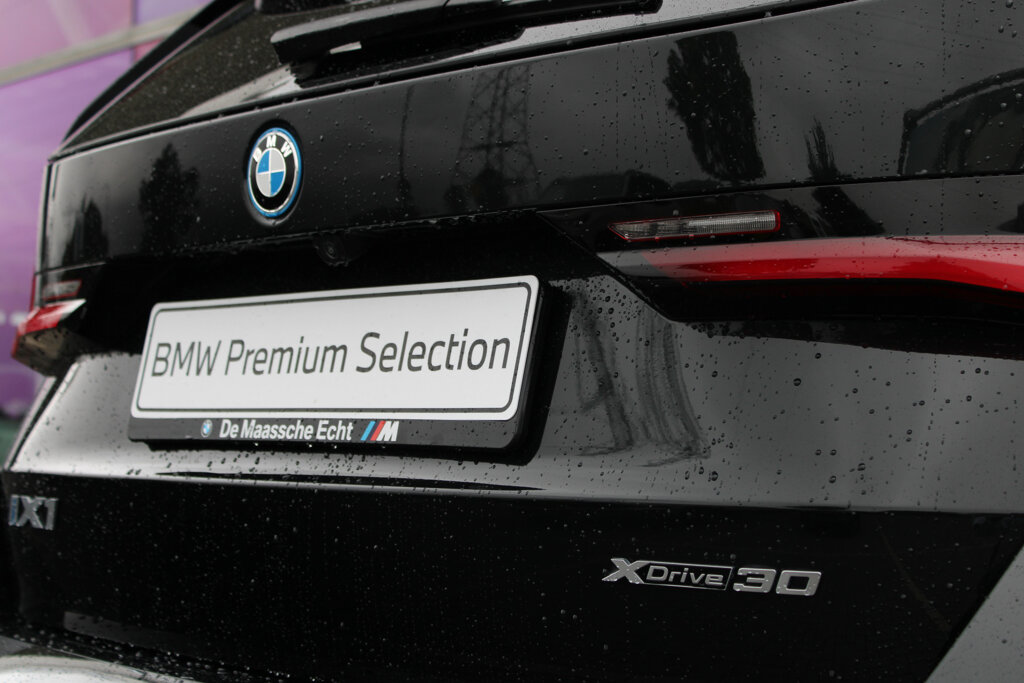 BMW iX1 14