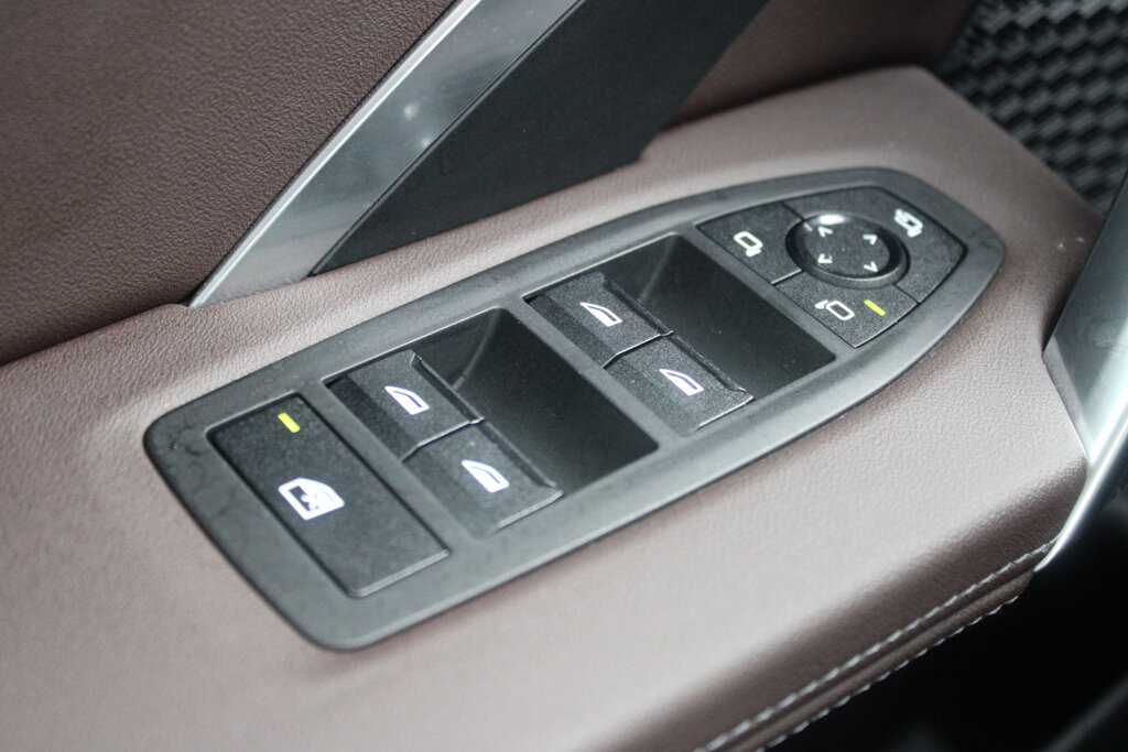 BMW iX1 25