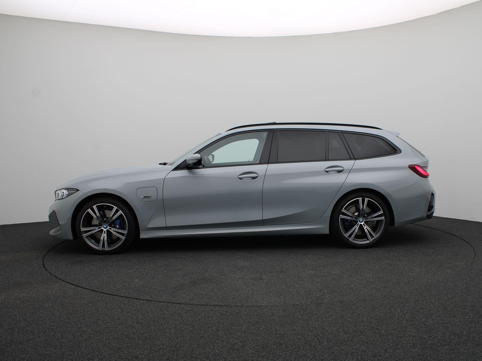 BMW 3 Serie Touring 330e - Afbeelding 4