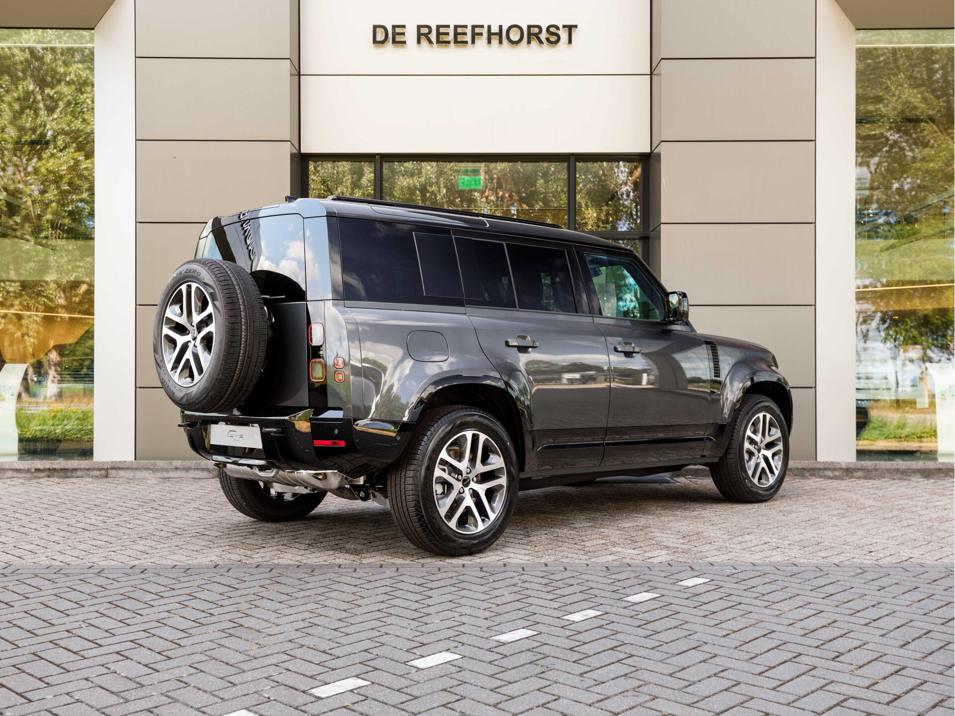 Land Rover Defender 110 2.0 P300e 110 Dynamic SE Edition - Afbeelding 2
