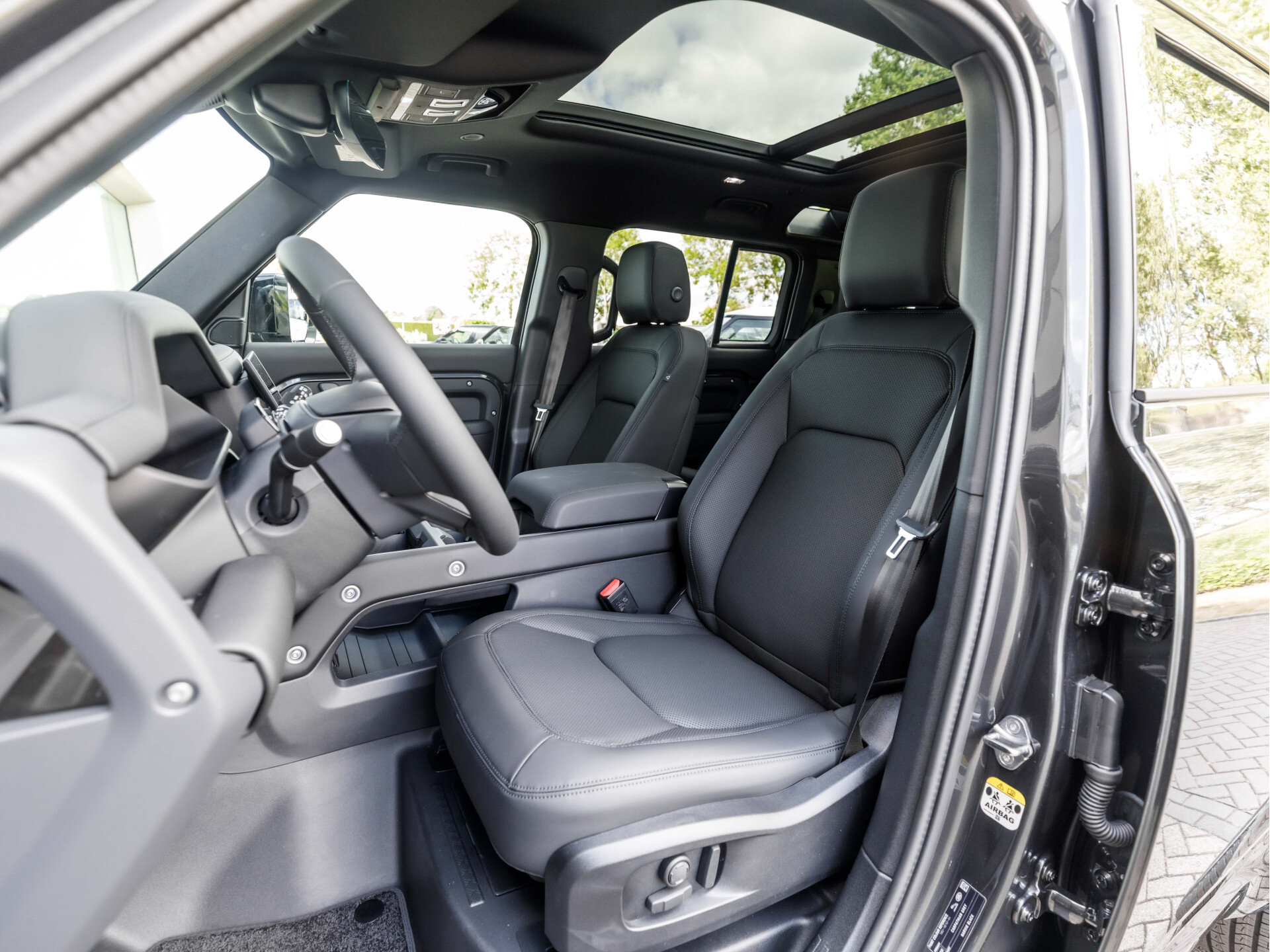 Land Rover Defender 110 2.0 P300e 110 Dynamic SE Edition - Afbeelding 4