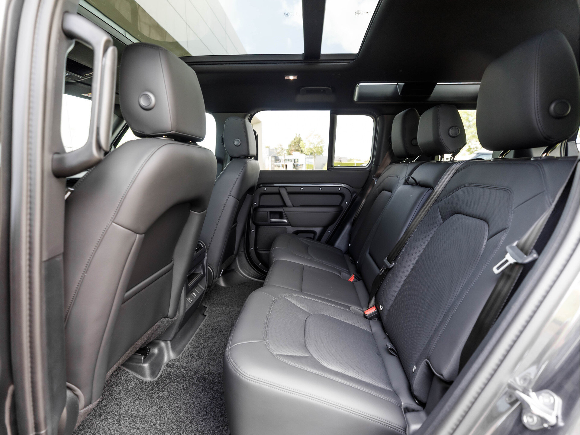 Land Rover Defender 110 2.0 P300e 110 Dynamic SE Edition - Afbeelding 5