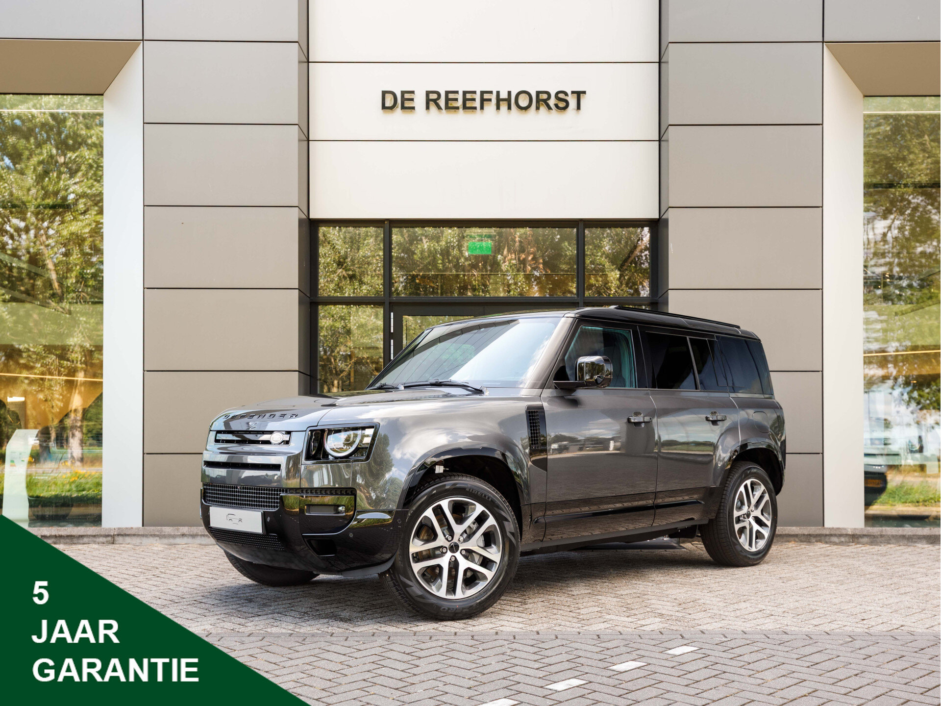 Land Rover Defender 110 2.0 P300e 110 Dynamic SE Edition