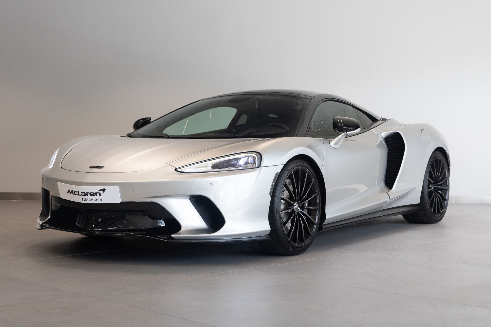 McLaren GT