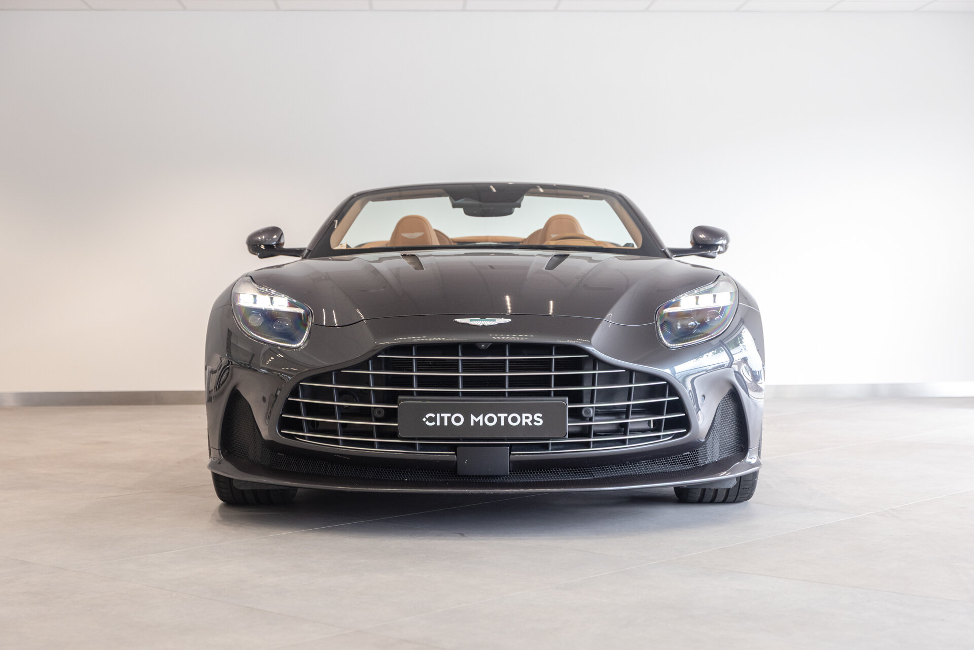 Aston Martin DB12 VOLANTE - Afbeelding 2