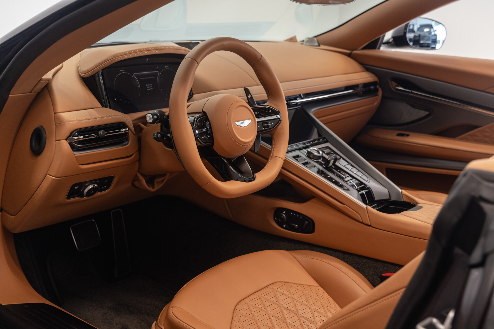 Aston Martin DB12 VOLANTE - Afbeelding 4