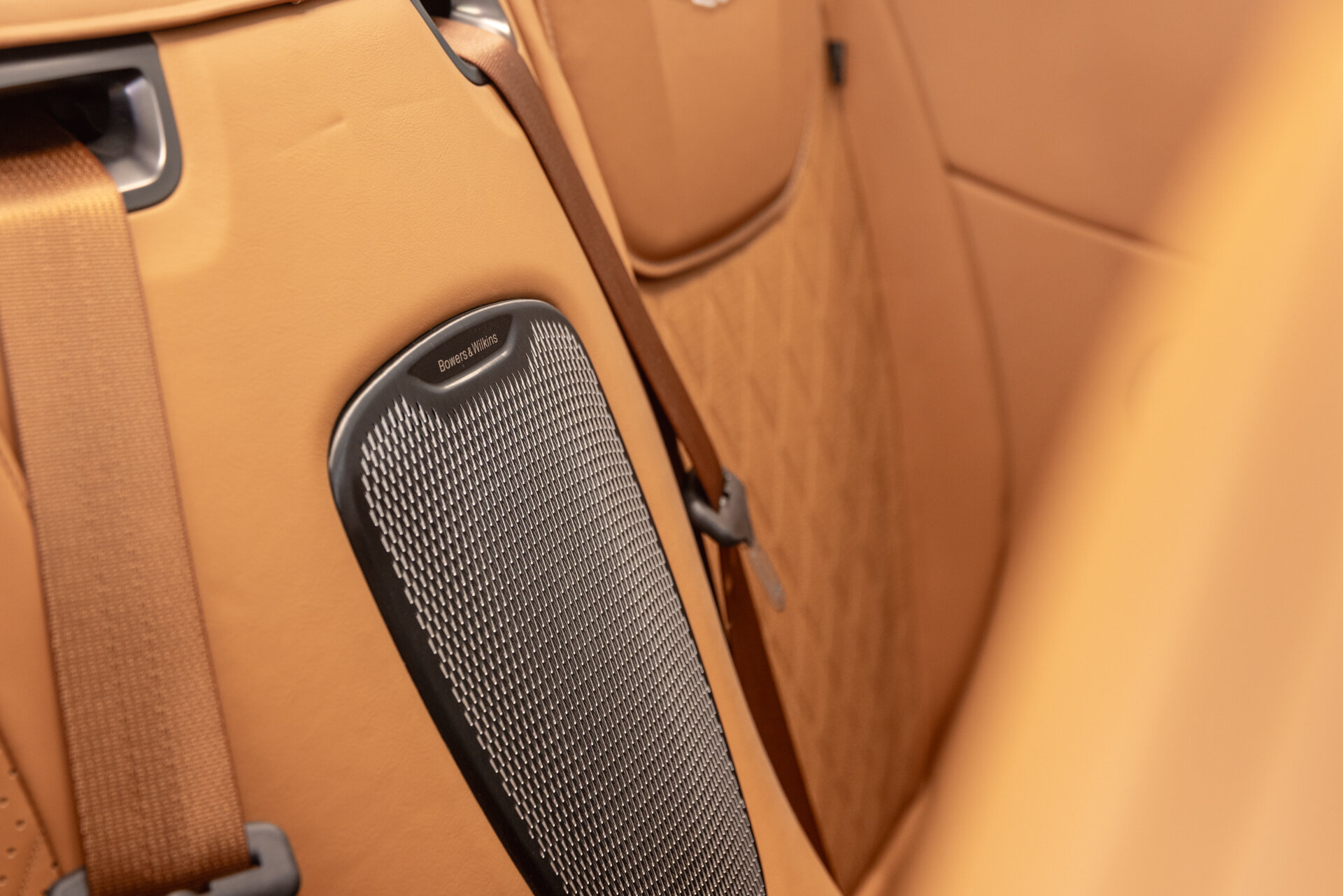 Aston Martin DB12 - foto 8