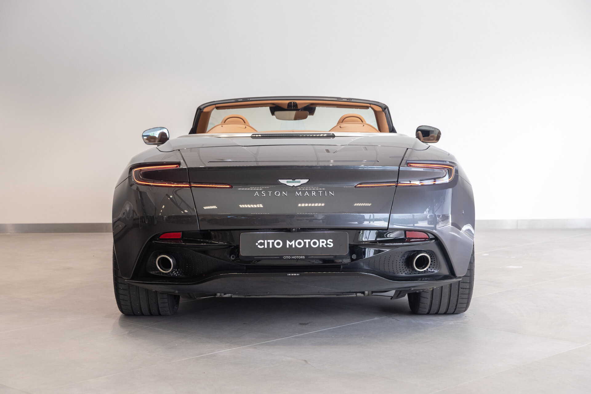 Aston Martin DB12 - foto 9