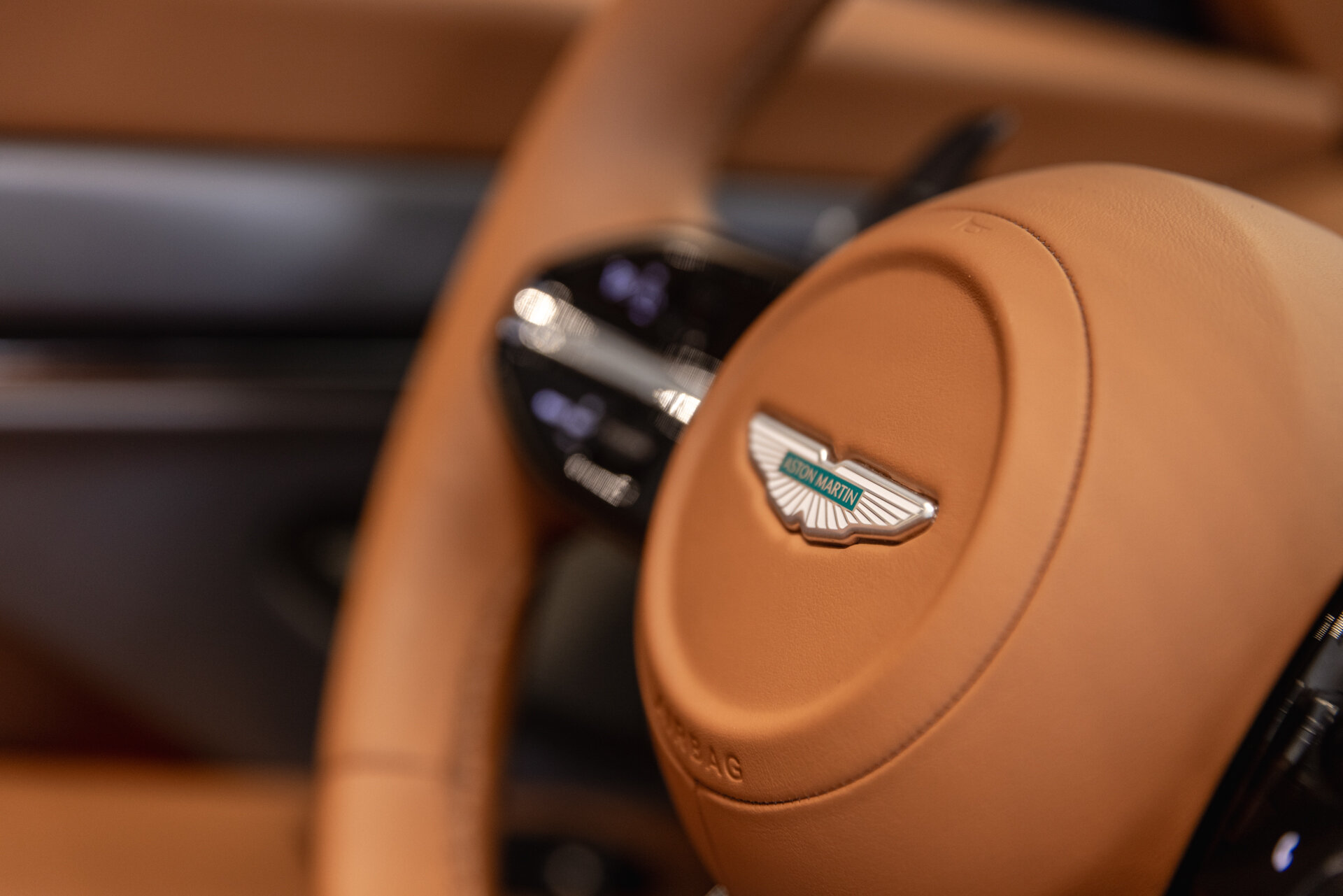 Aston Martin DB12 - foto 19