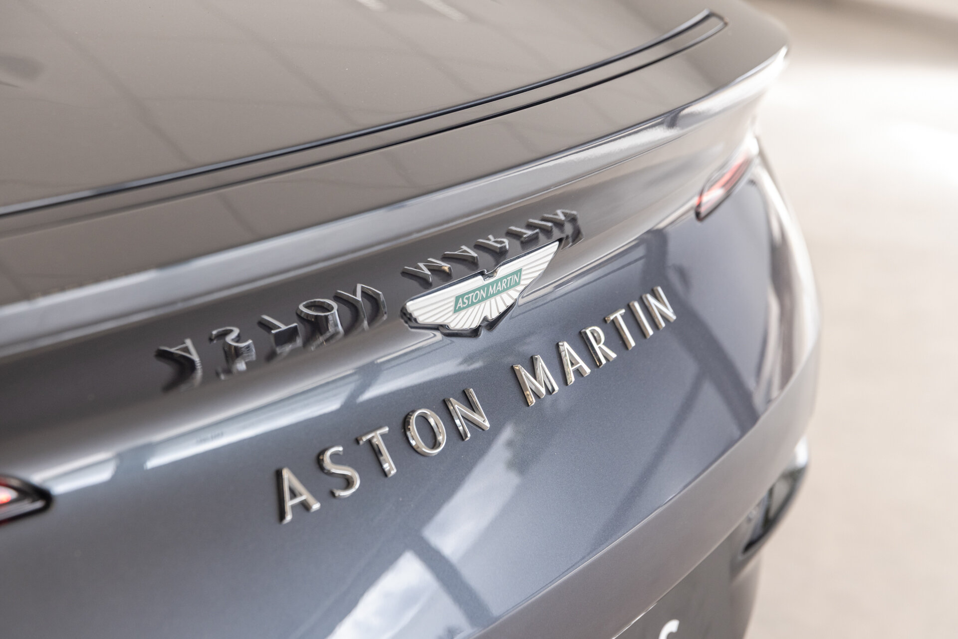 Aston Martin DB12 - foto 22