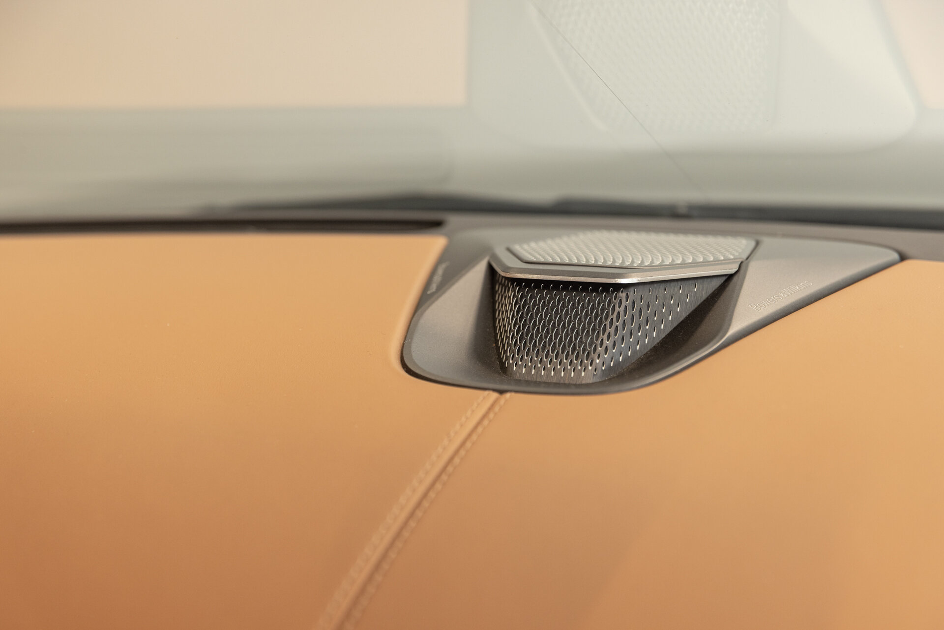 Aston Martin DB12 - foto 26