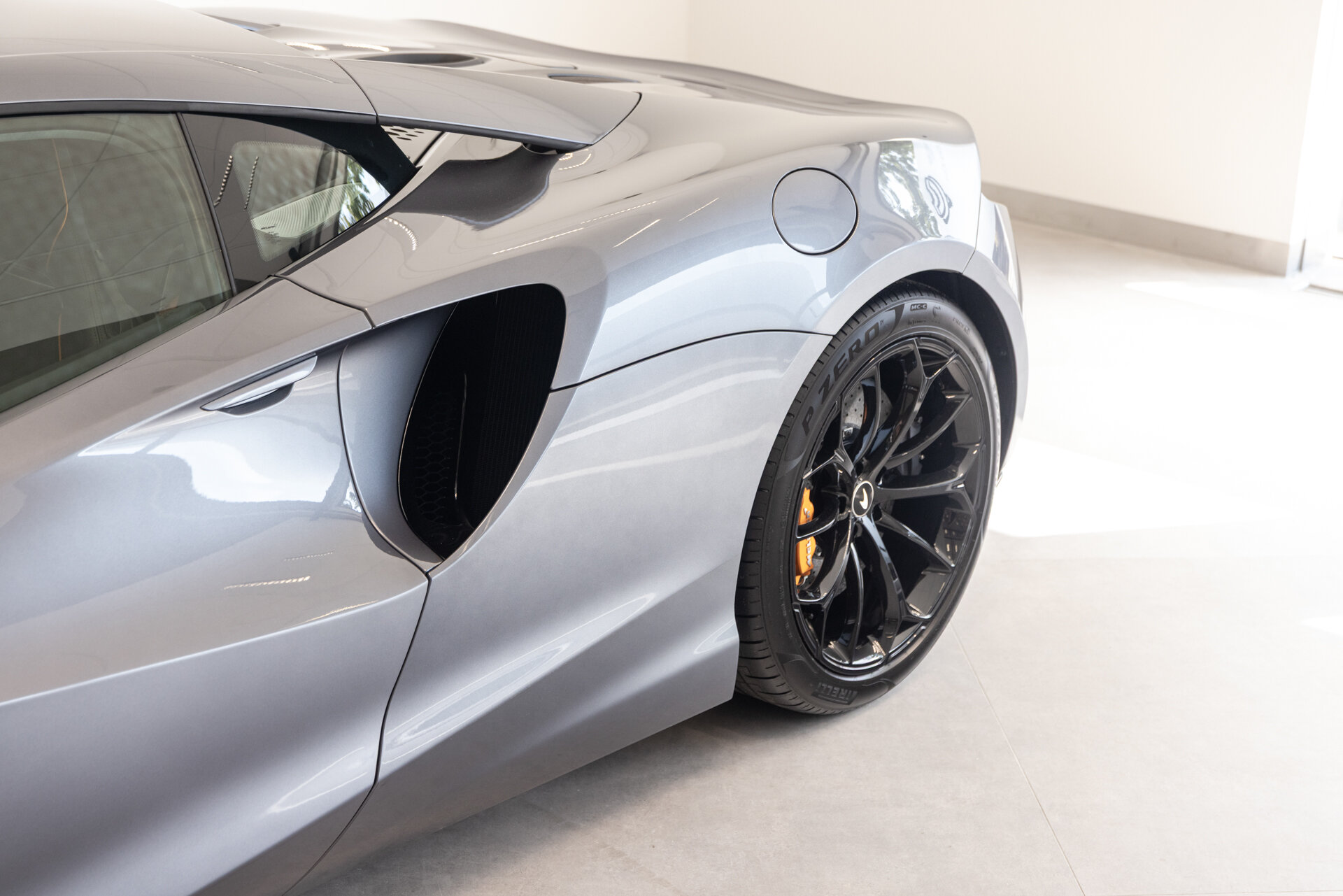McLaren Artura - foto 16