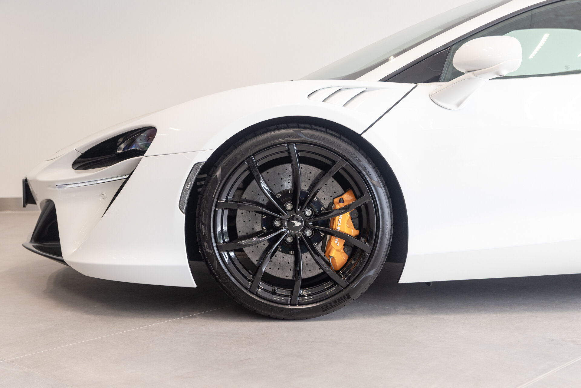 McLaren Artura - foto 12