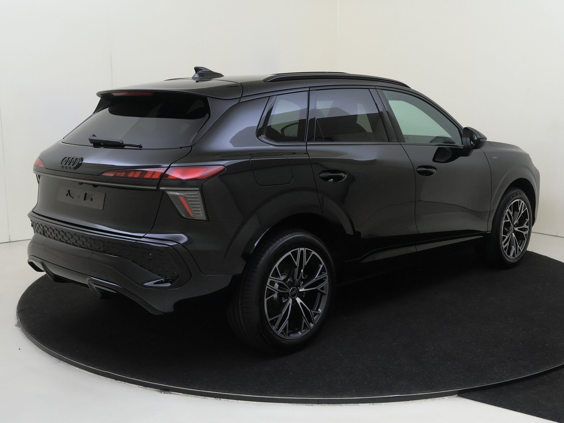 Audi Q3 e-hybrid S tronic 6 272pk - Afbeelding 2