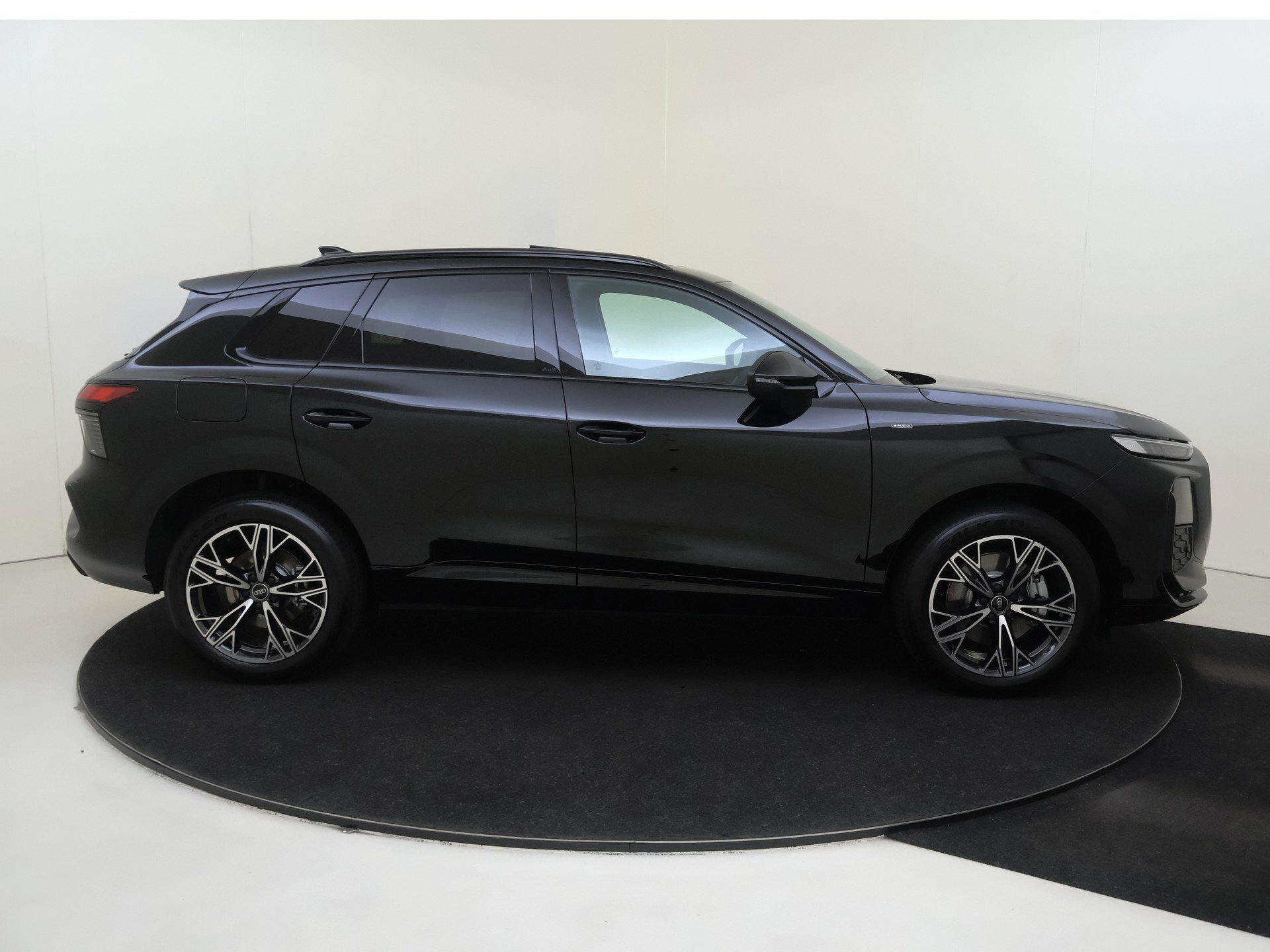 Audi Q3 e-hybrid S tronic 6 272pk - Afbeelding 3