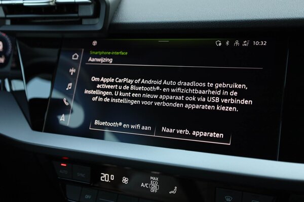 Apple Carplay/Android Auto Apple Carplay/Android Auto