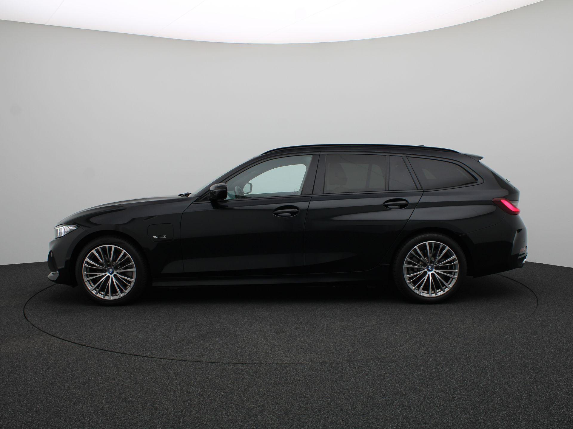 BMW 3 Serie Touring 330e - Afbeelding 4