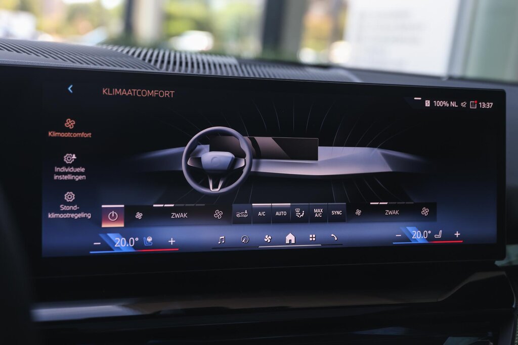 BMW i5 23