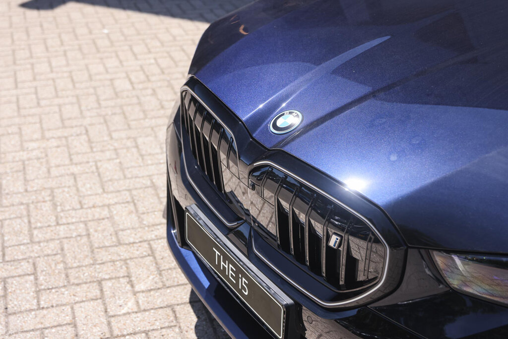BMW i5 27