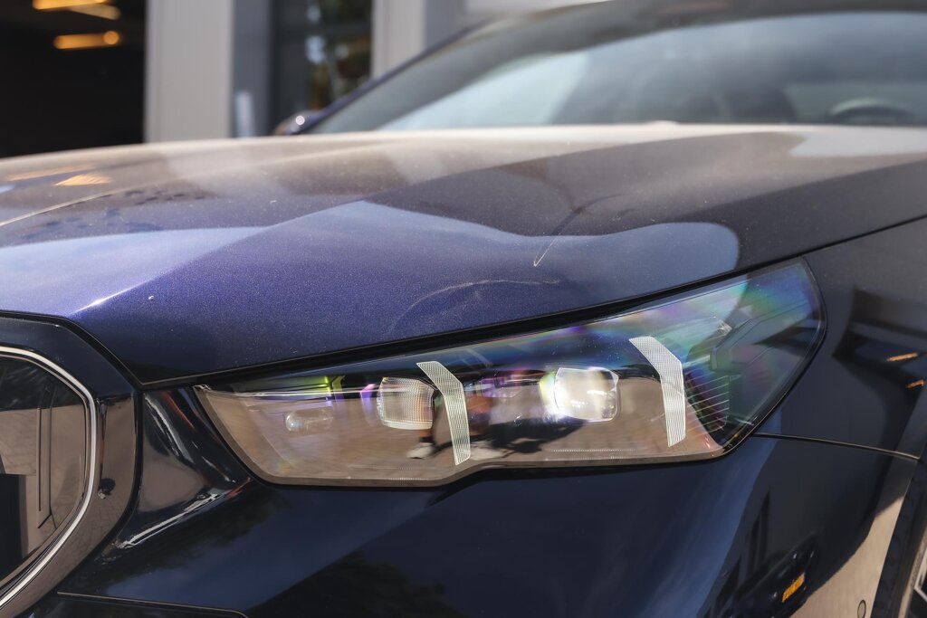 BMW i5 28