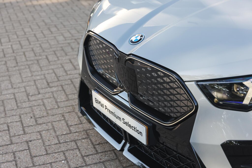 BMW iX2 28