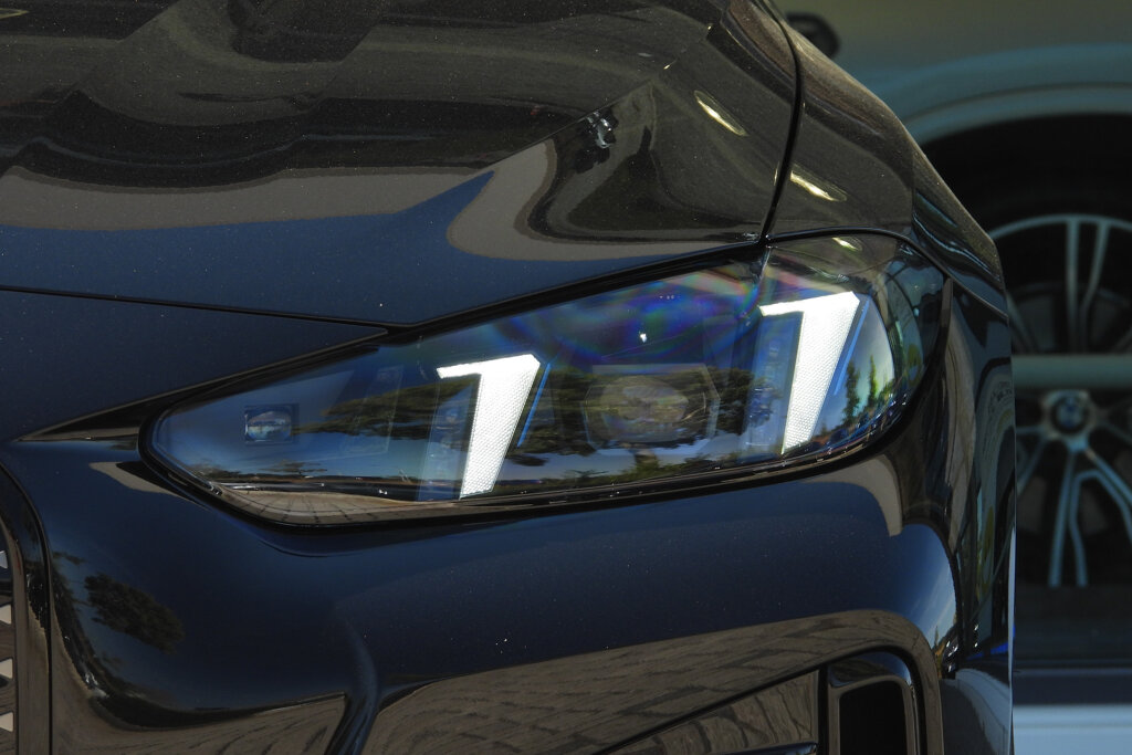 BMW i4 10