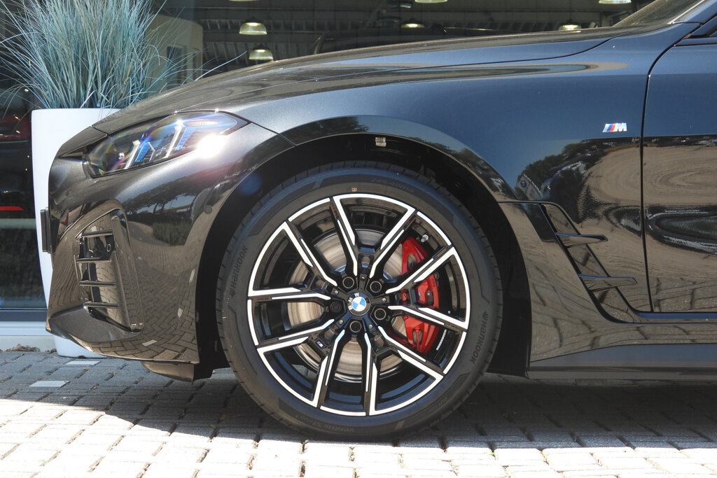 BMW i4 19