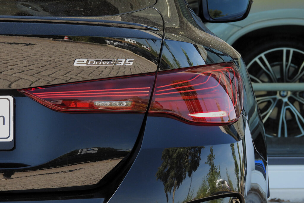 BMW i4 22
