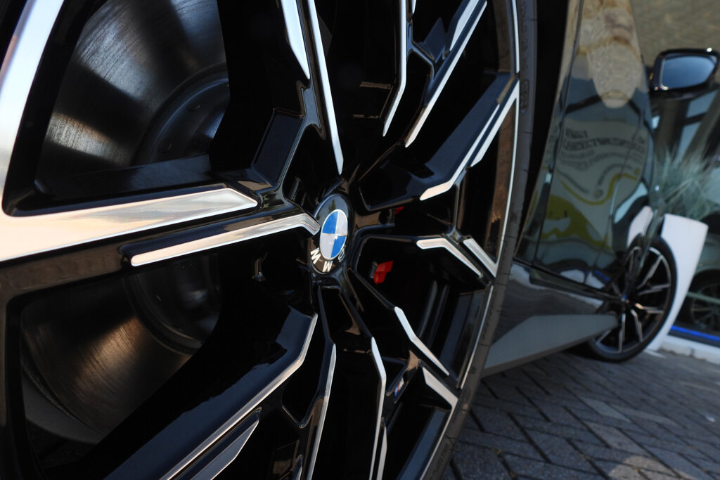 BMW i4 23