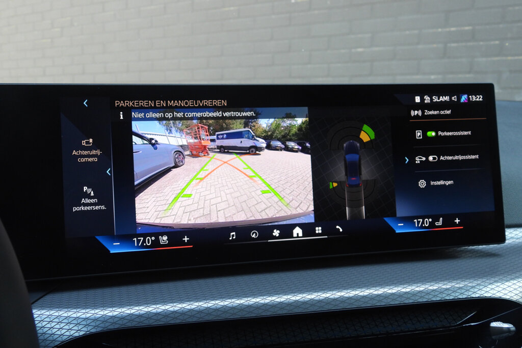 BMW i4 31