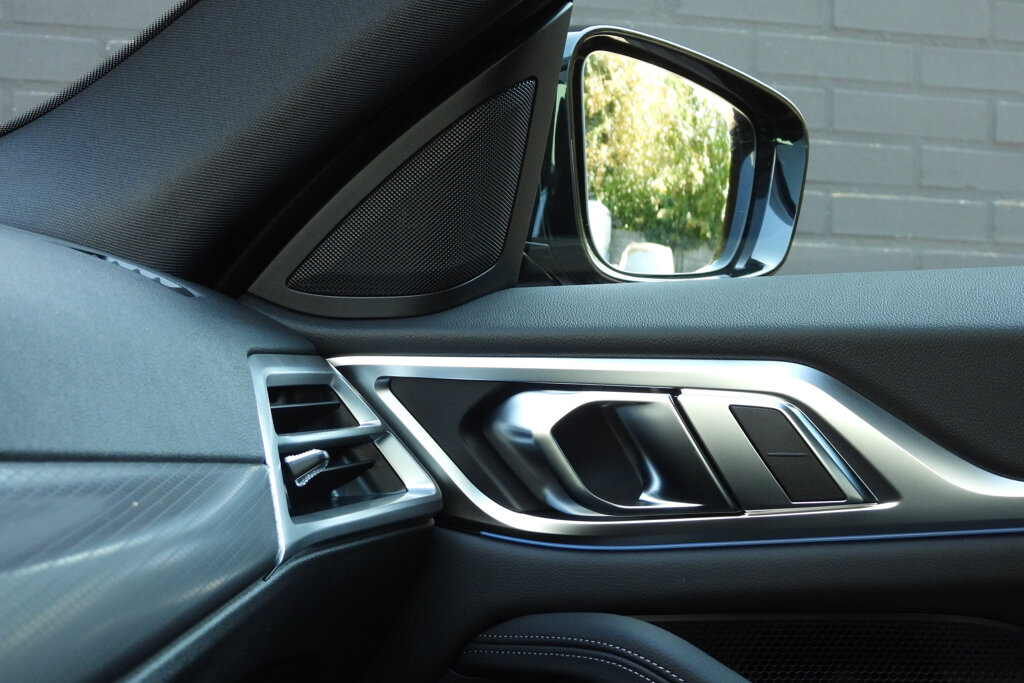 BMW i4 38