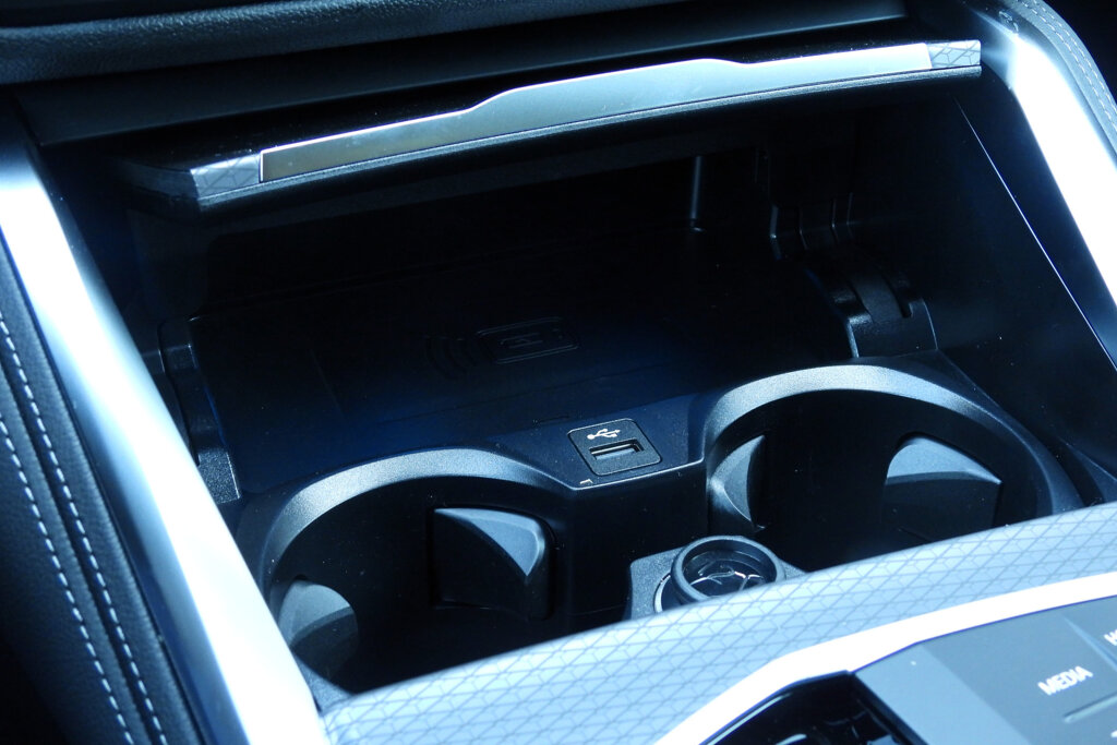 BMW i4 39