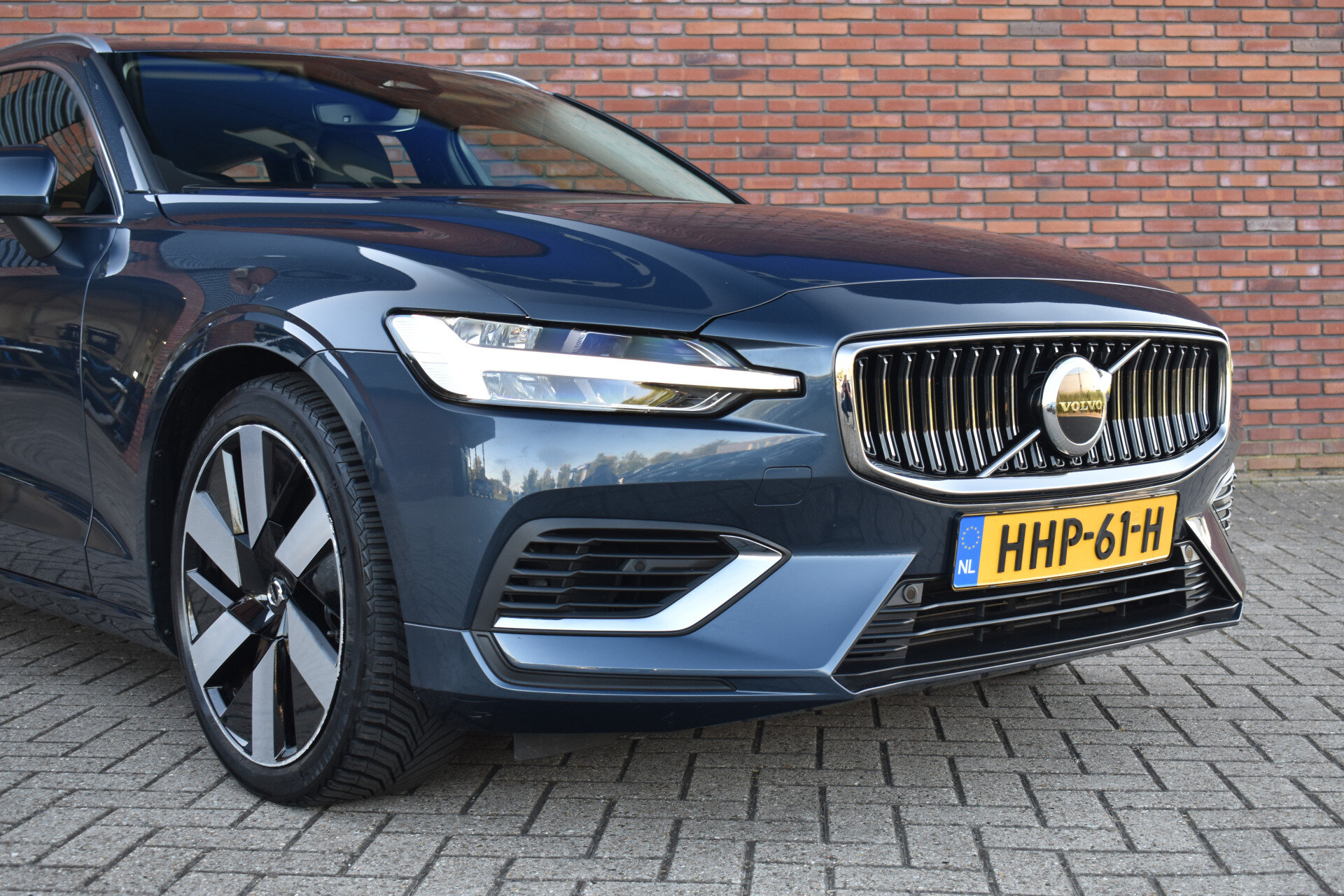 Volvo V60 T6 350PK Plug-in hybrid AWD Essential Bright - Afbeelding 2