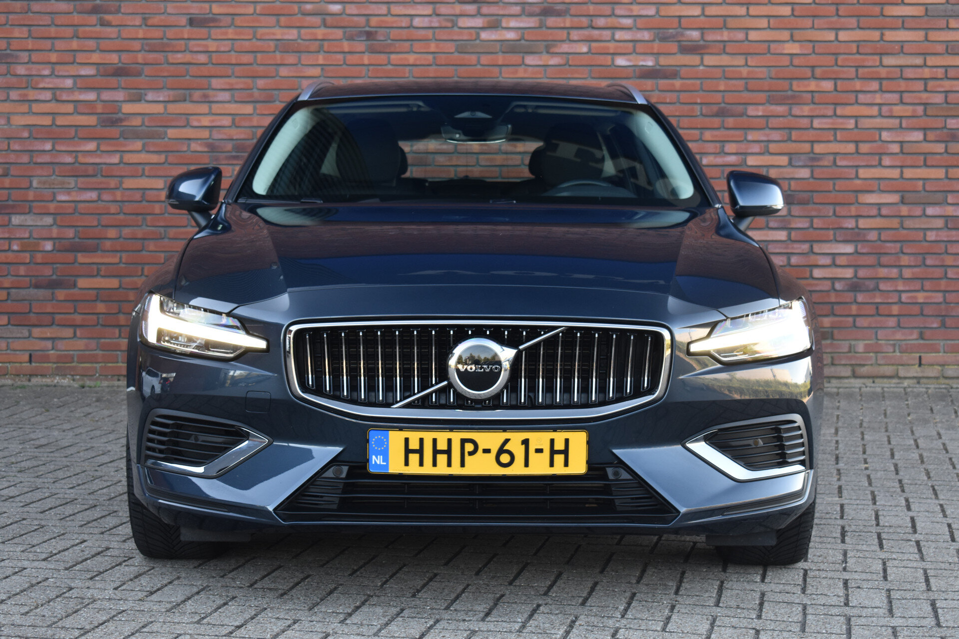 Volvo V60 T6 350PK Plug-in hybrid AWD Essential Bright - Afbeelding 4