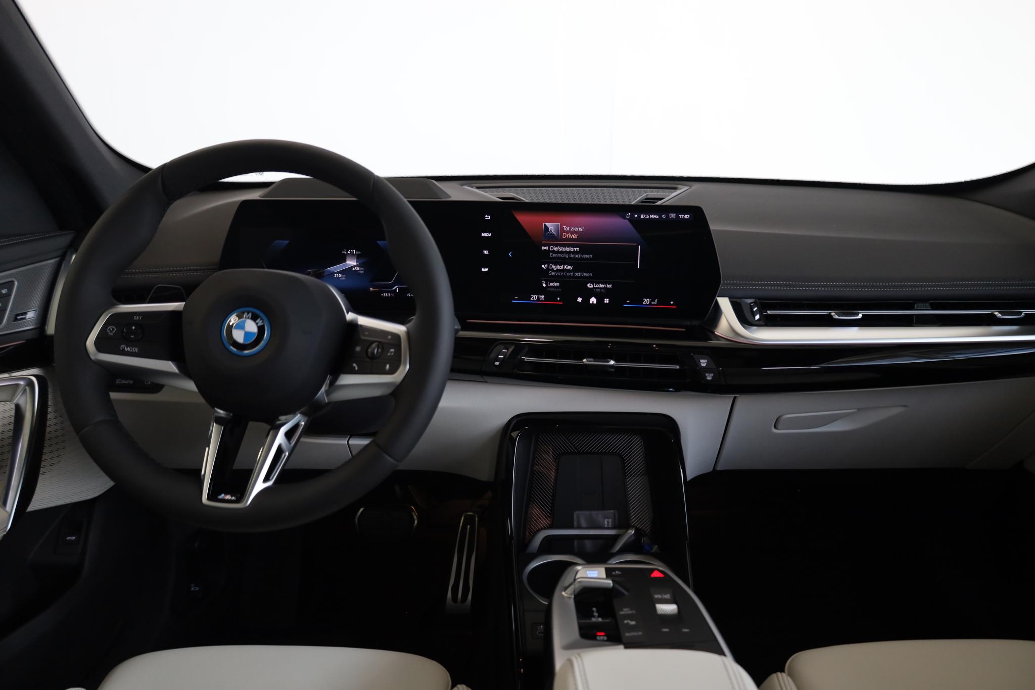 BMW iX1