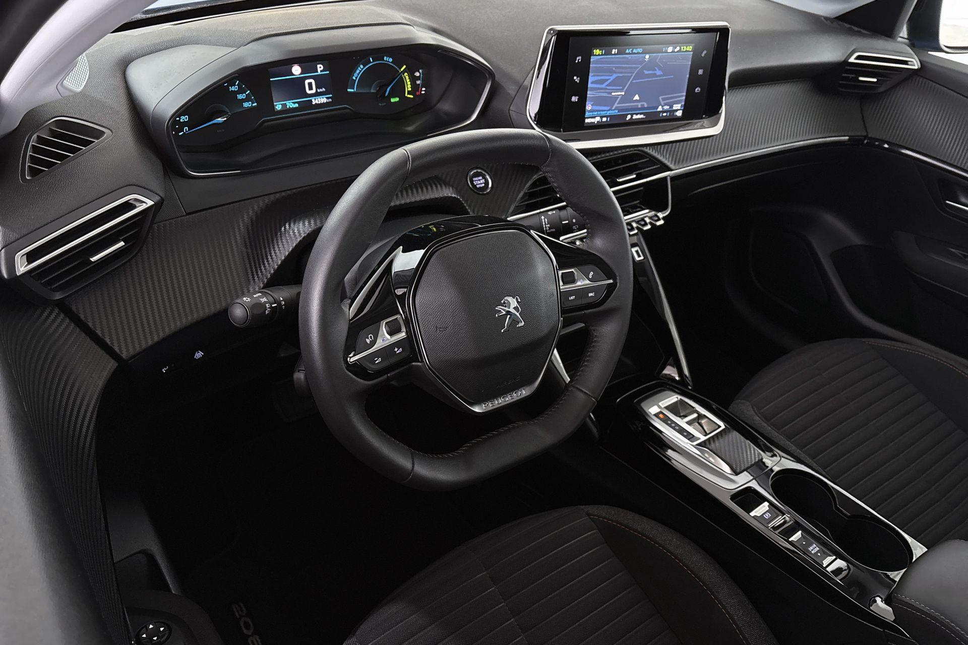 Peugeot e-208