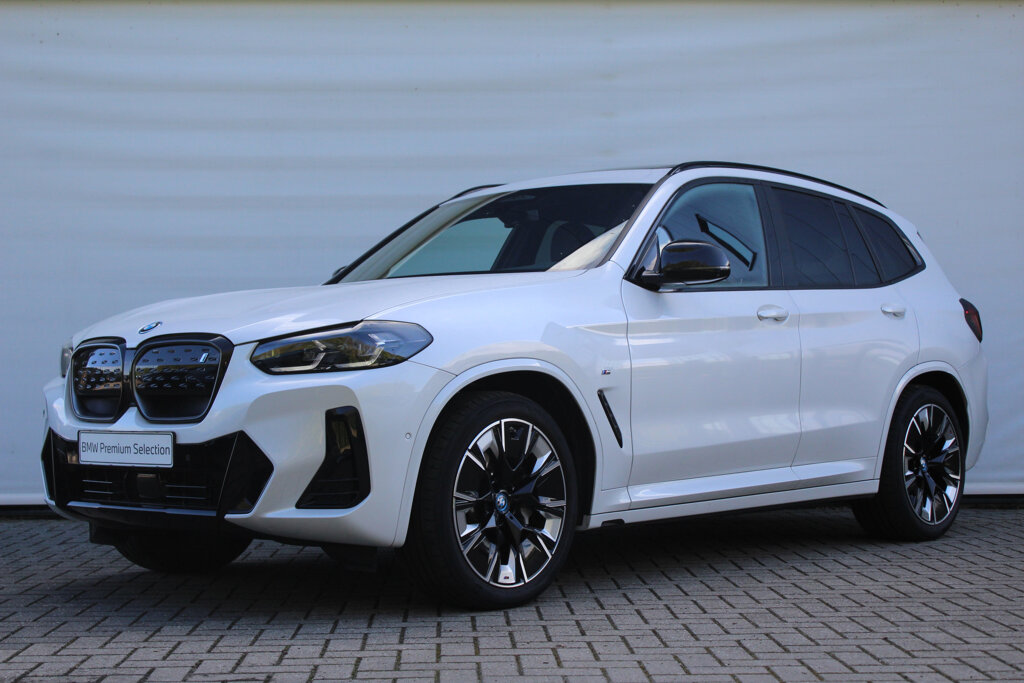 BMW iX3 1