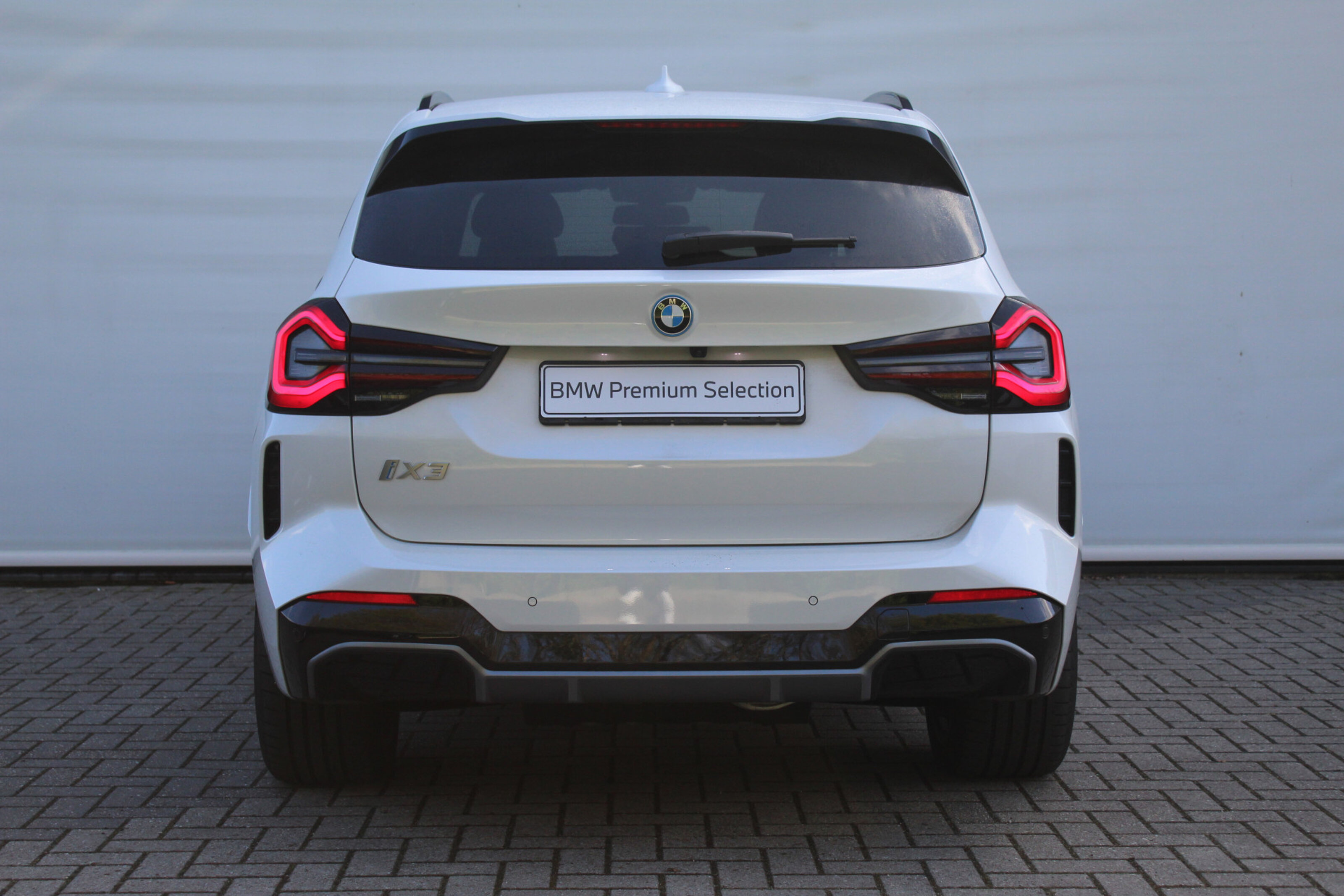 BMW iX3 6