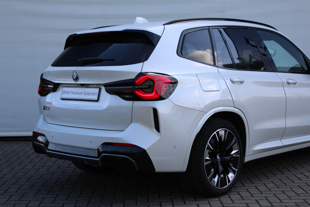 BMW iX3 7