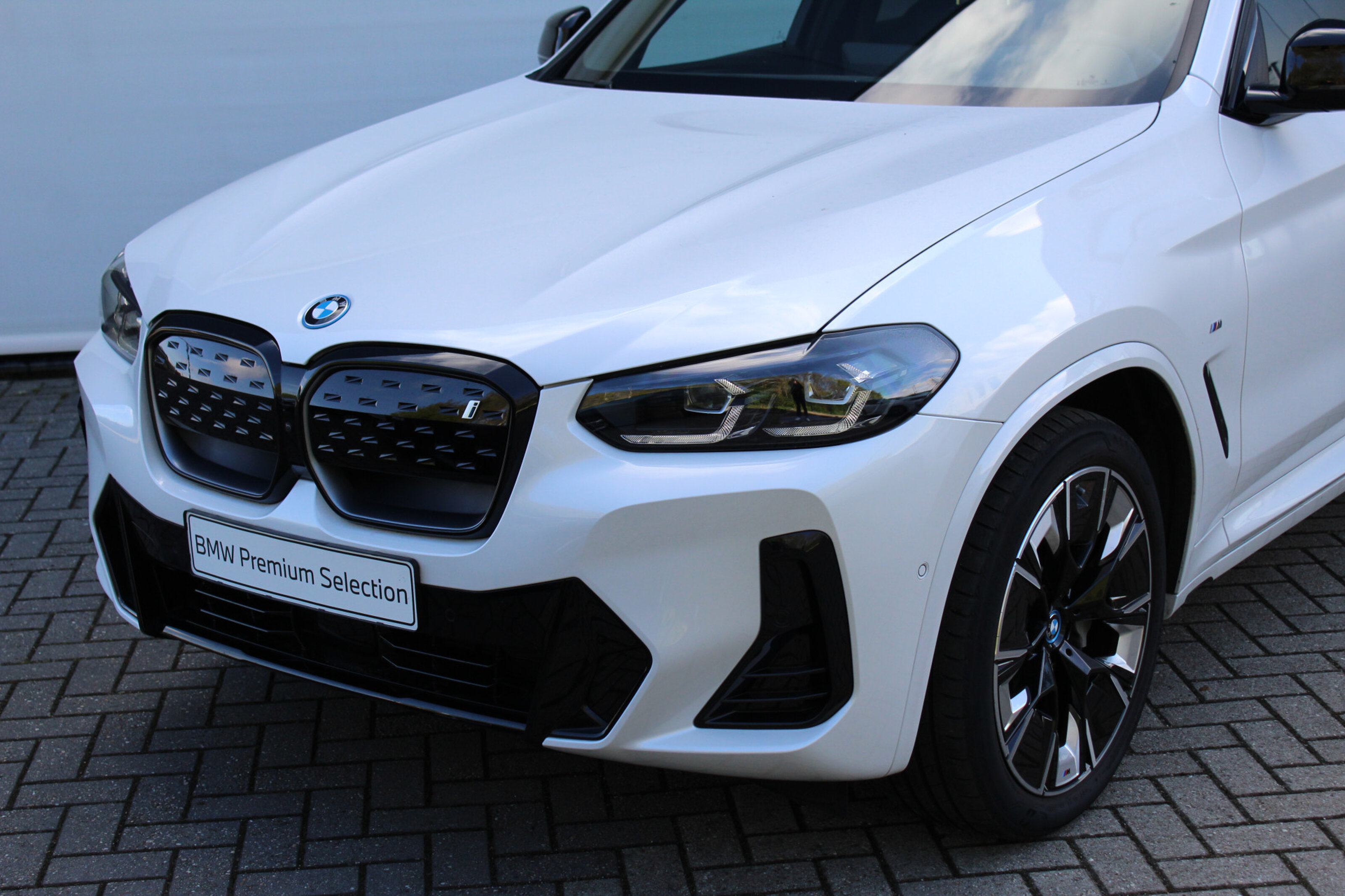 BMW iX3 9
