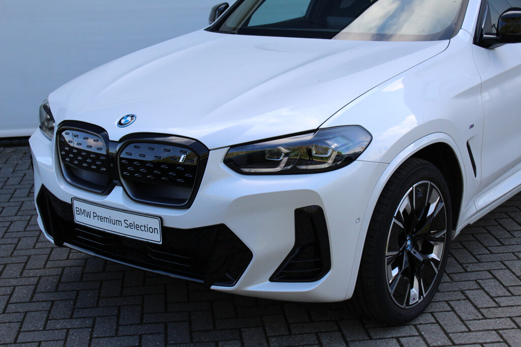 BMW iX3 9