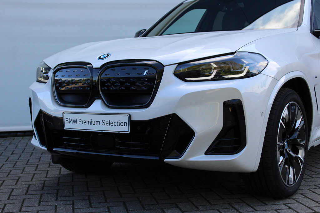 BMW iX3 10