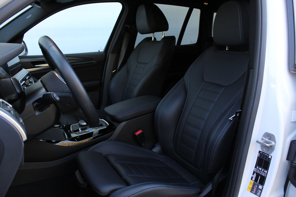 BMW iX3 13
