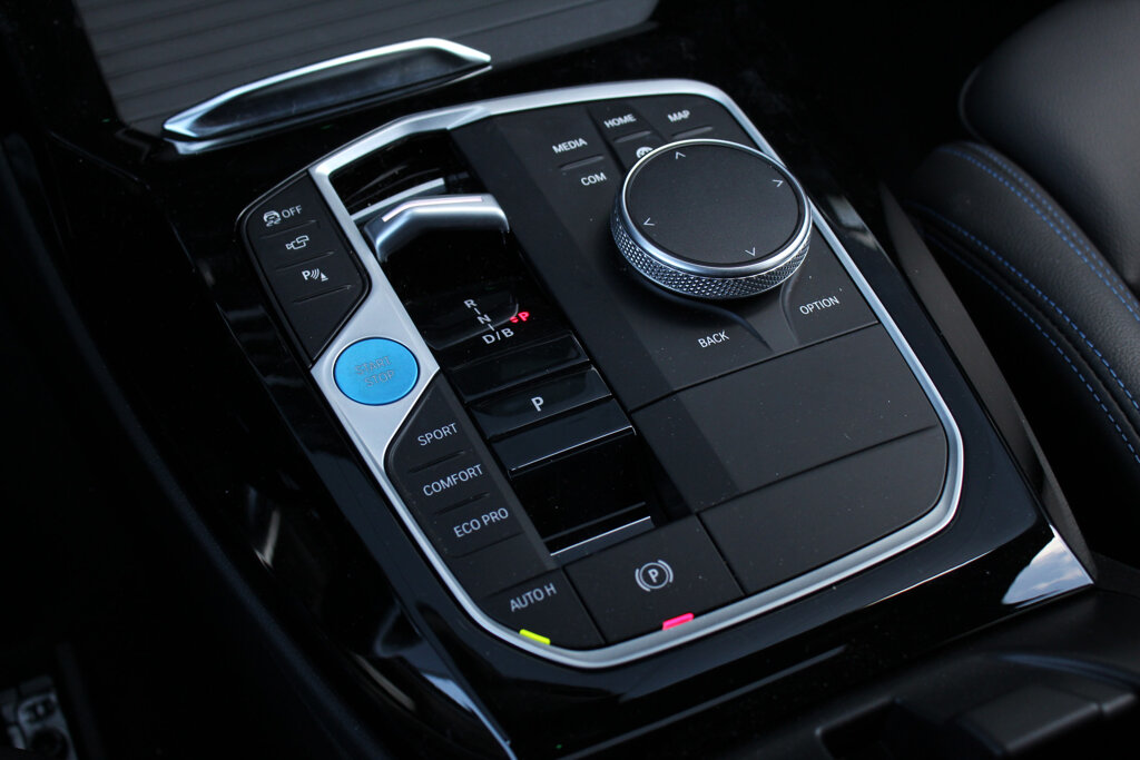 BMW iX3 23
