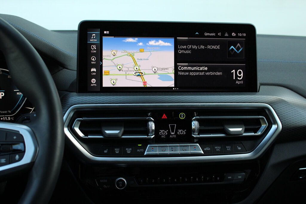 BMW iX3 26